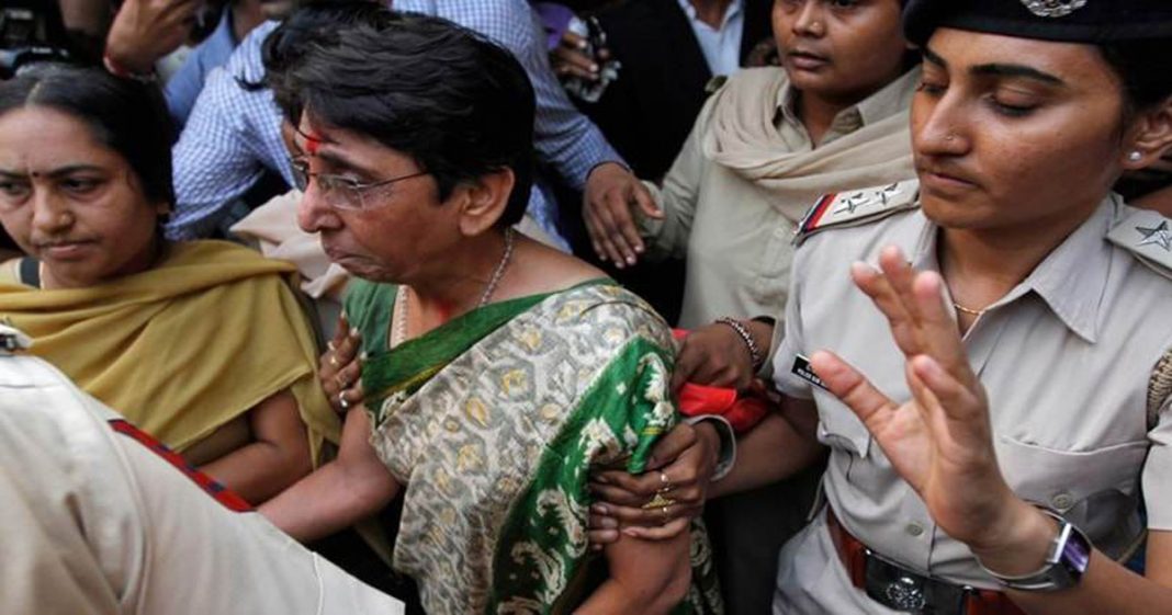 दंगे में गुजरात की तत्कालीन नरेंद्र मोदी सरकार में महिला एवं बाल विकास मंत्री रहीं माया कोडनानी भी आरोपित