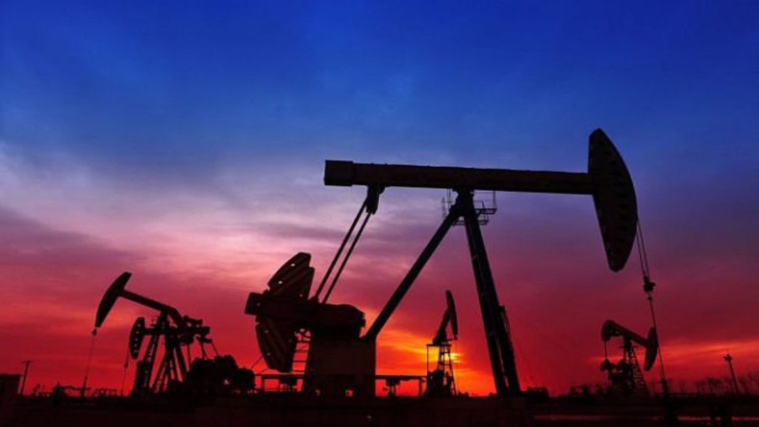 कोरोना संकट के बीच US कच्चे तेल की कीमतों में ऐतिहासिक गिरावट