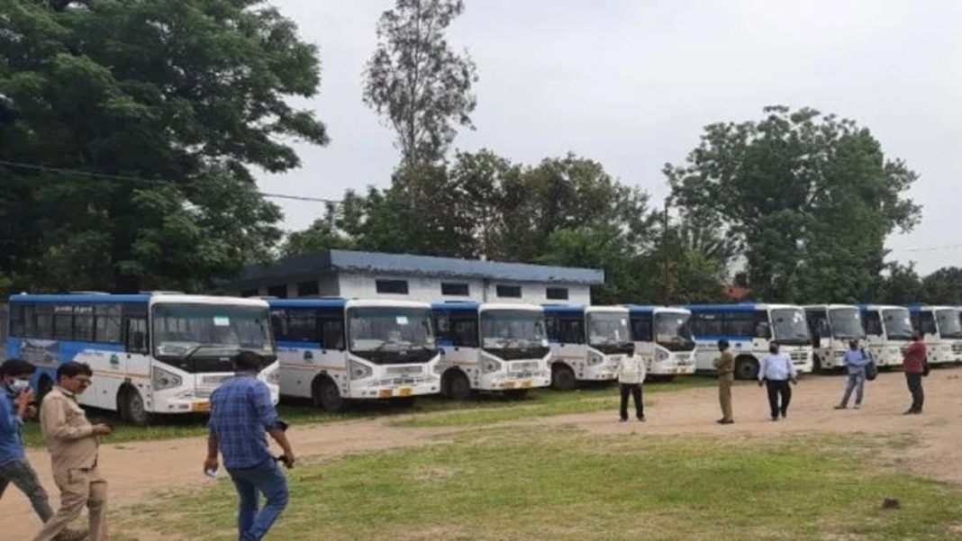 कोटा में फंसे 376 छात्र विशेष बसों से सोमवार को जम्मू-कश्मीर लौटेंगे: प्रशासन