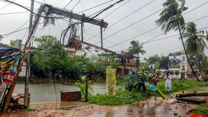 पश्चिम बंगाल और ओडिशा में चक्रवाती तूफान अम्फान का कहर, 3 लोगों की मौत