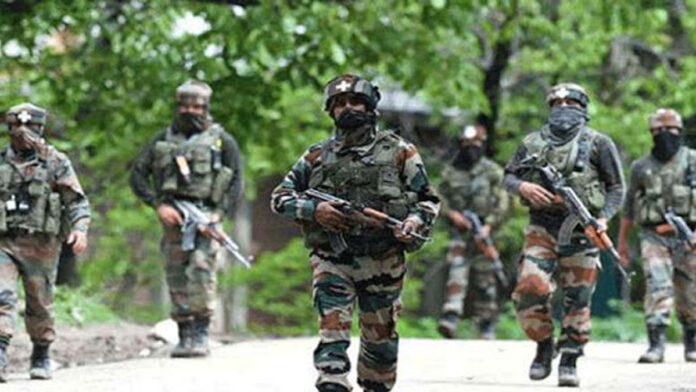 श्रीनगर में सुरक्षाबलों और आतंकवादियों के बीच मुठभेड़