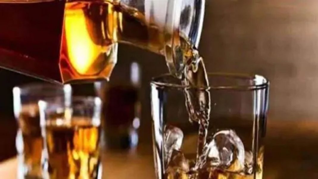 हरियाणा में शराब पर कोविड सेस लगाने पर विचार कर रही खट्टर सरकार