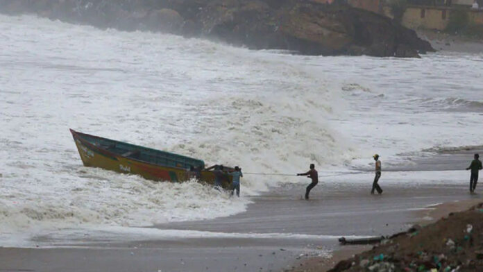 3 जून को महाराष्ट्र और गुजरात से टकराएगा चक्रवाती तूफान