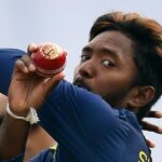श्रीलंकाई गेंदबाज अकिला धनंजय से प्रतिबंध हटा